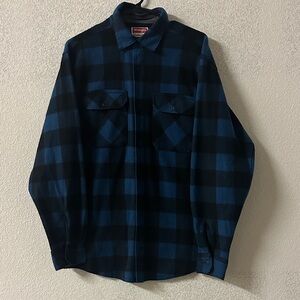 Wrangler Blue and Black Checkered Flannel Shirt Size M